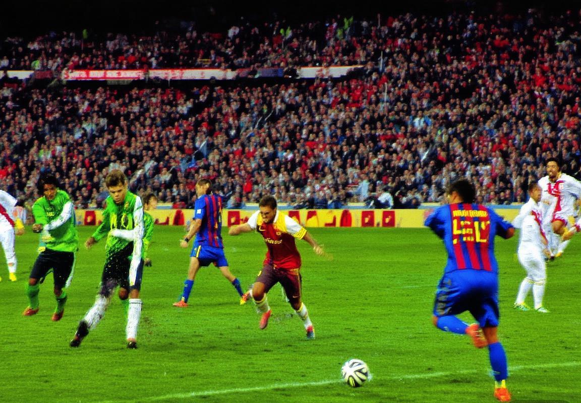 2012年国家德比：皇马2-1险胜巴萨，梅西C罗巅峰对决