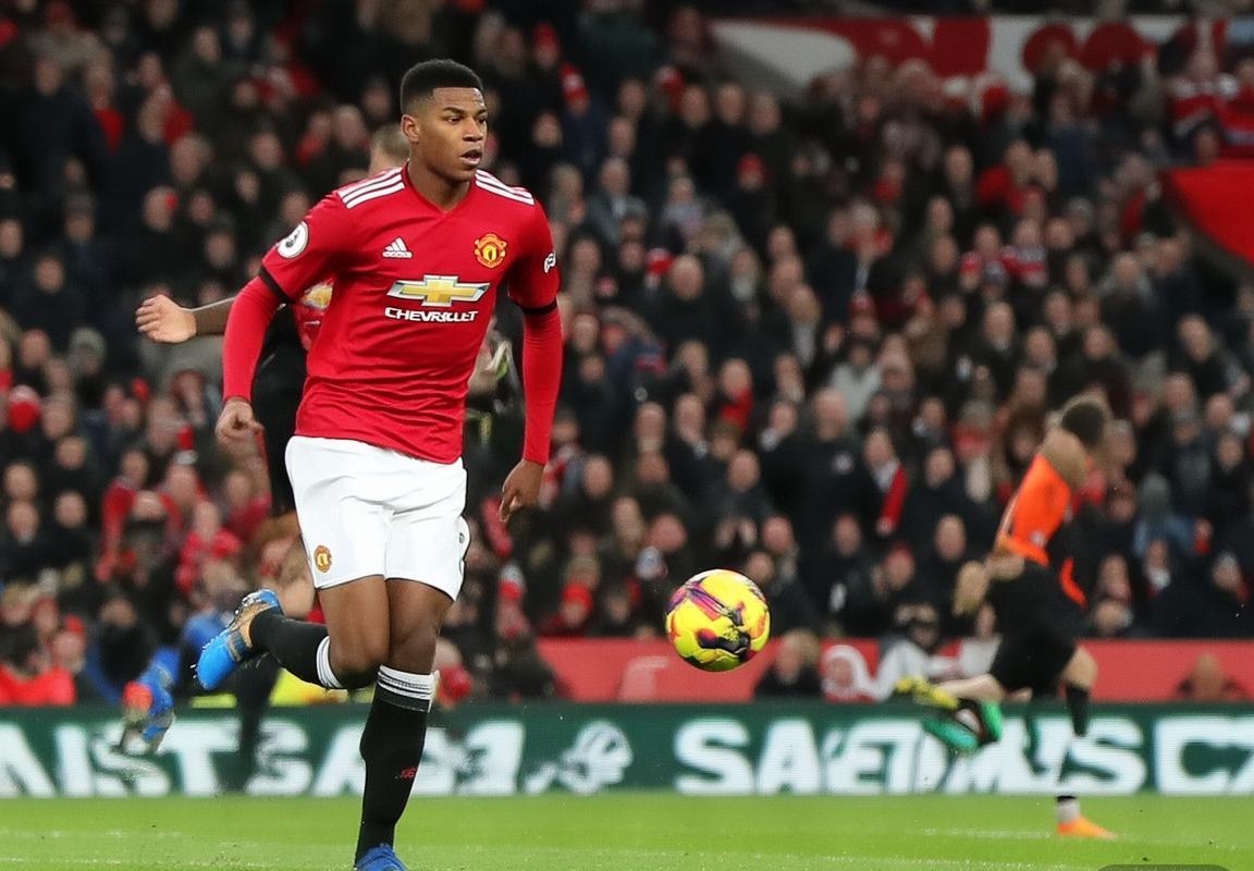 曼联客场制胜哈德斯菲尔德：马夏尔关键一击，战术对决解析